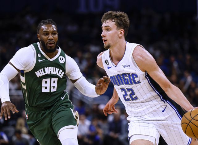 中国九游体育-莱万多夫斯基迎来十赛季高光表现，雄鹿球迷沸腾！-中国九游体育